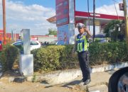 Polantas di Maros Berjibaku di Tengah Terik Matahari, Urai Kemacetan Antrean SPBU