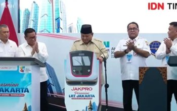 Di Depan Prabowo, Gubernur DKI ‘Kampanyekan’ Angka 8 di Peresmian LRT Kelapa Gading-Manggarai