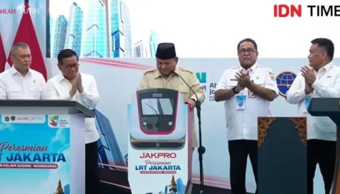 Di Depan Prabowo, Gubernur DKI ‘Kampanyekan’ Angka 8 di Peresmian LRT Kelapa Gading-Manggarai