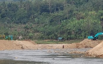 Pemdes Bayah Barat Beri Penghargaan kepada PT SBJ Atas Rampungnya Normalisasi Sungai Cidikit
