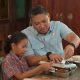 Momen Sudaryono Makan MBG Bareng Siswa di Kupang