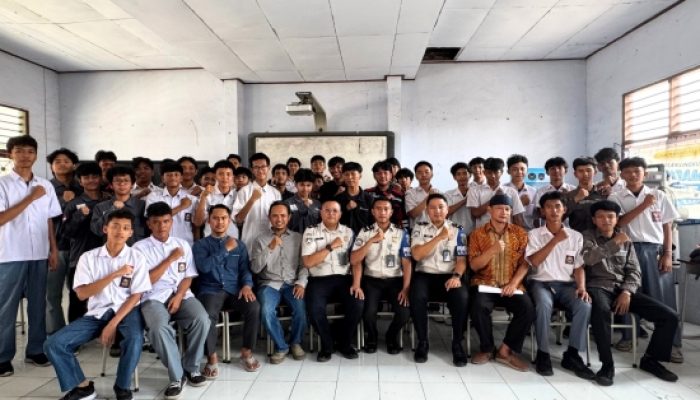 Imigrasi Cilegon Edukasi Pelajar SMK Pembangunan, Waspada TPPO dan TPPM Mengintai di Balik Tawaran Kerja ke Luar Negeri