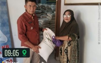 540 KPM Panrannuangku Terima Beras Bulog, Lurah H. Amirullah Pastikan Tepat Sasaran