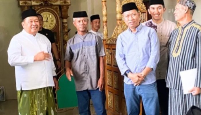 Safari Jumat di Palleko: Bupati Daeng Manye Serahkan Pompa Air & Sembako