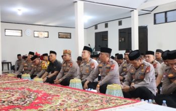 Personel Polres Maros Ikuti Binrohtal Bersama Kapolri, Gus Baha Hadir Sebagai Penceramah