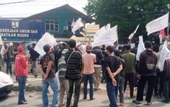Ratusan Massa LSM Gempita Geruduk Kantor PUPR Cilegon, Soroti Dugaan Masalah Administrasi Proyek Jalan Rp3,8 Miliar