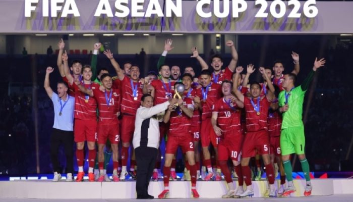 Momen Prabowo Angkat Trofi FIFA ASEAN Cup 2026 Bareng Timnas Indonesia