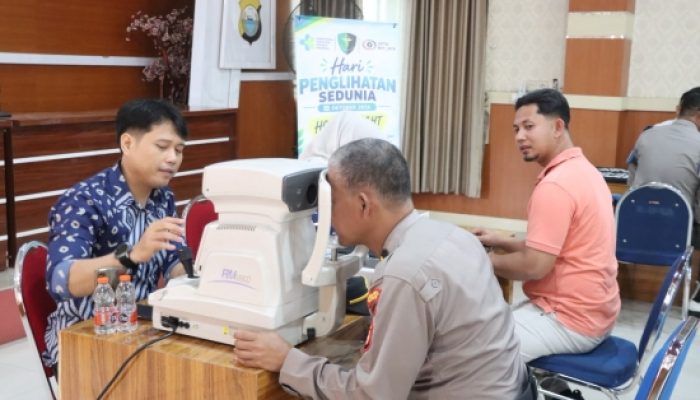 Dukung Kesiapan Bertugas, Sidokkes Polres Maros Gelar Pemeriksaan Mata Personel