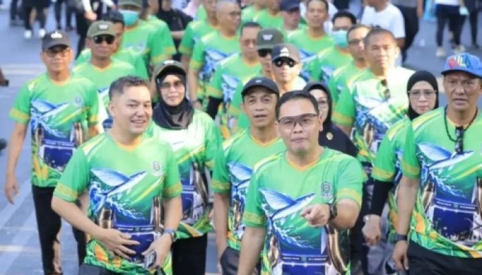 Wabup Hengky Yasin Pimpin Takalar di Jalan Sehat Anti Mager dan Kirab Swasembada Pangan HUT Sulsel ke-357