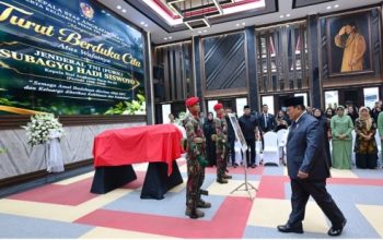 Presiden Prabowo Beri Penghormatan Terakhir kepada Almarhum Subagyo H. S. di Mabesad