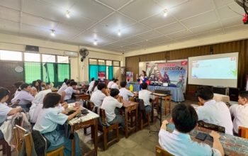 berkendara Honda Babel mengajak pelajar disiplin berlalu lintas dan mengutamakan keselamatan.