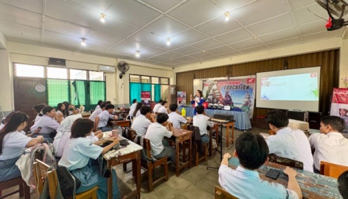 berkendara Honda Babel mengajak pelajar disiplin berlalu lintas dan mengutamakan keselamatan.