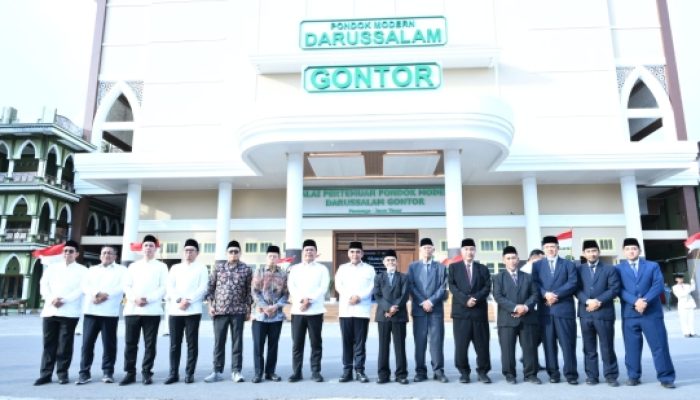 Prabowo Salurkan Bantuan untuk Gontor, Dukung Santri Jadi Generasi Berilmu dan Bermanfaat